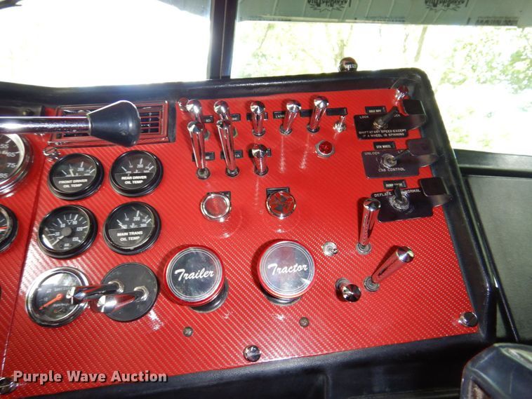 image for item DK0483 1991 Peterbilt 379  semi truck