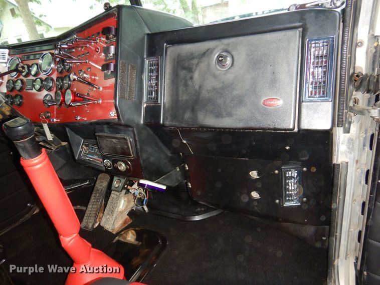 image for item DK0483 1991 Peterbilt 379  semi truck