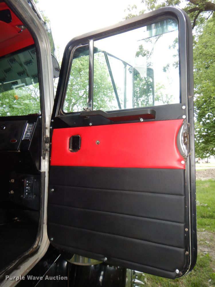 image for item DK0483 1991 Peterbilt 379  semi truck