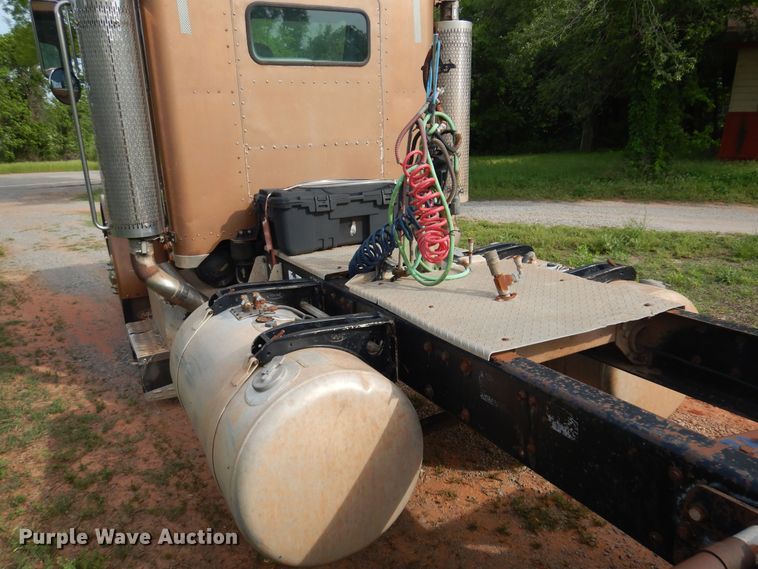 image for item DK0924 1991 Peterbilt 378  semi truck