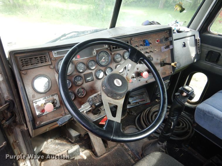 image for item DK0924 1991 Peterbilt 378  semi truck