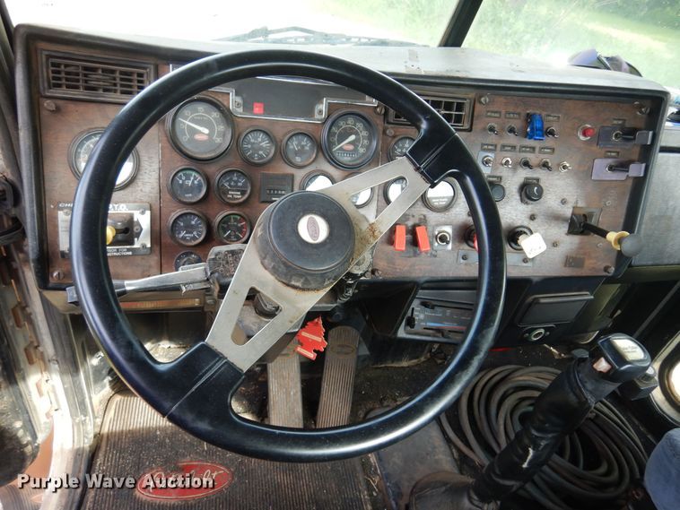 image for item DK0924 1991 Peterbilt 378  semi truck