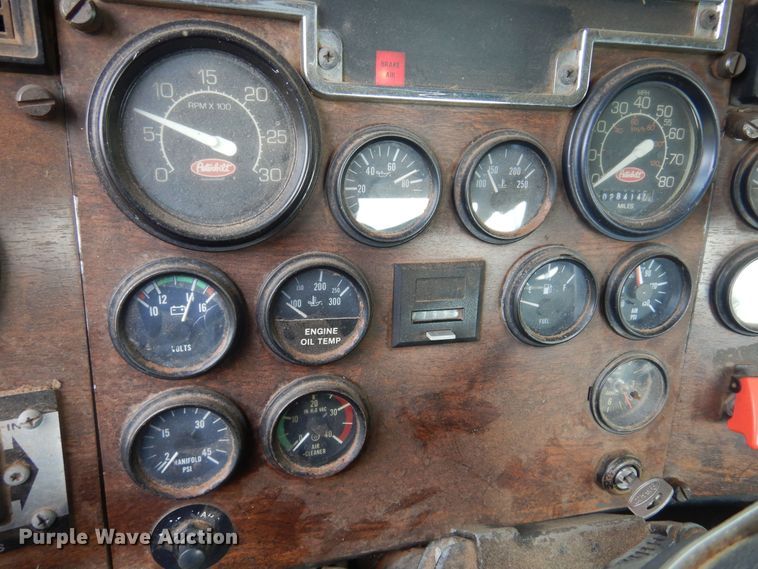 image for item DK0924 1991 Peterbilt 378  semi truck