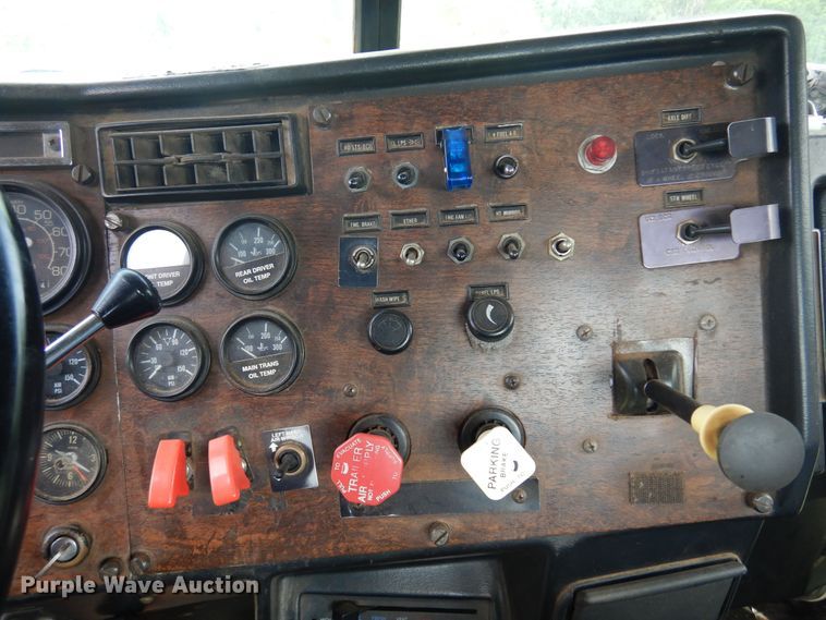 image for item DK0924 1991 Peterbilt 378  semi truck