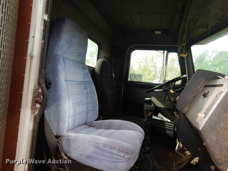 image for item DK0924 1991 Peterbilt 378  semi truck