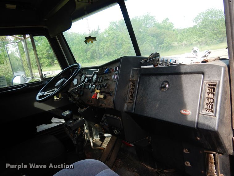 image for item DK0924 1991 Peterbilt 378  semi truck