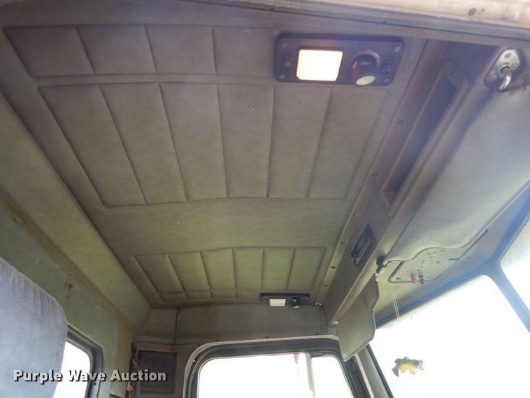 image for item DK0924 1991 Peterbilt 378  semi truck