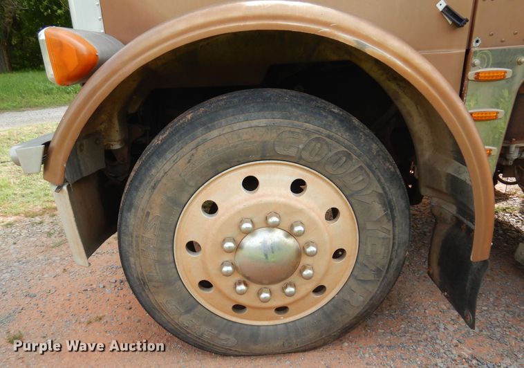 image for item DK0924 1991 Peterbilt 378  semi truck