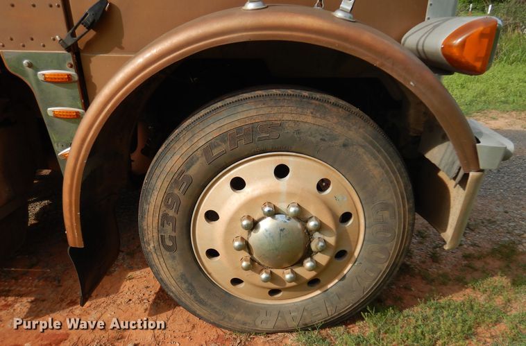 image for item DK0924 1991 Peterbilt 378  semi truck