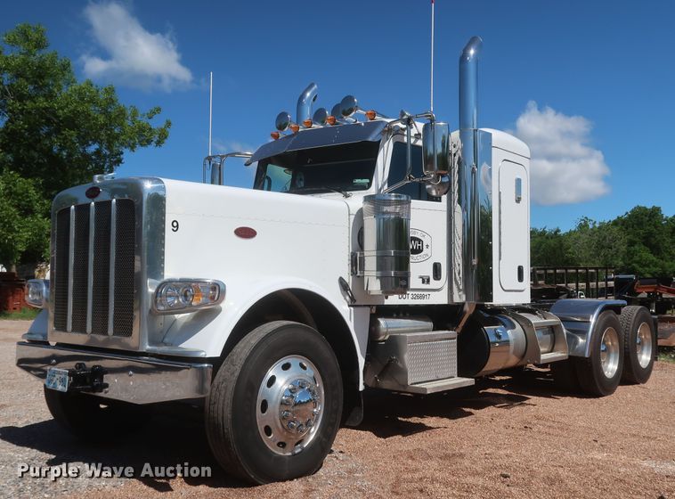 image for item DK3734 2021 Peterbilt 389  semi truck