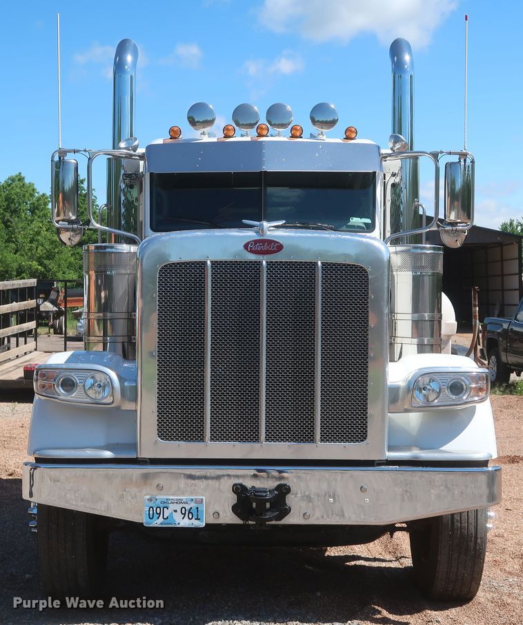 image for item DK3734 2021 Peterbilt 389  semi truck