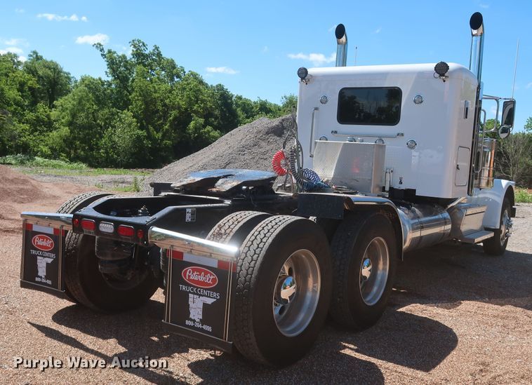 image for item DK3734 2021 Peterbilt 389  semi truck