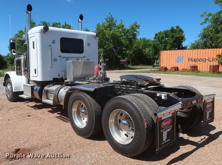 image for item DK3734 2021 Peterbilt 389  semi truck