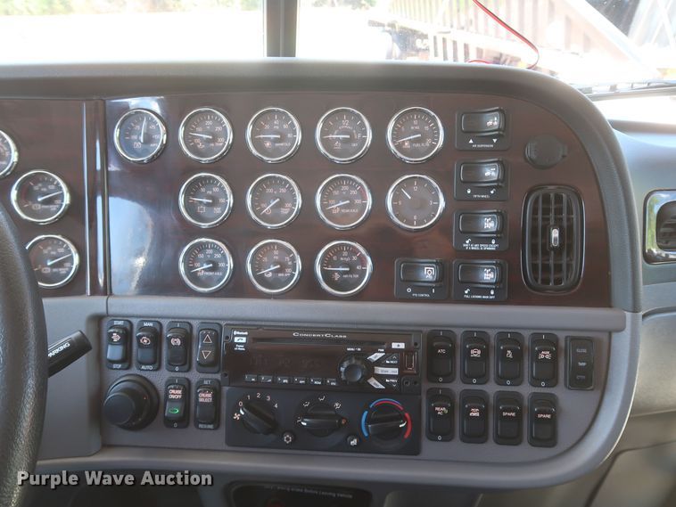 image for item DK3734 2021 Peterbilt 389  semi truck