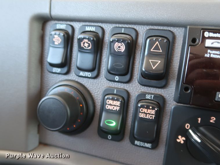 image for item DK3734 2021 Peterbilt 389  semi truck