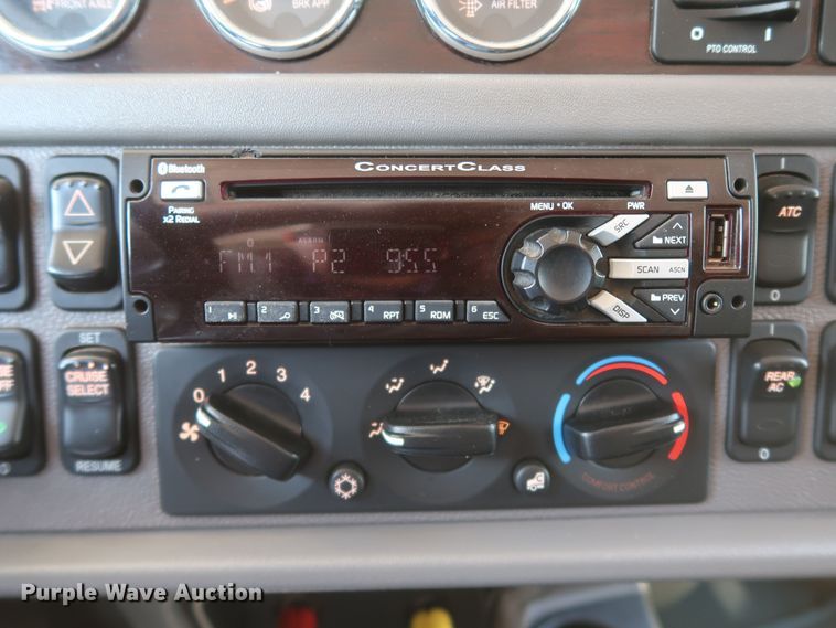 image for item DK3734 2021 Peterbilt 389  semi truck