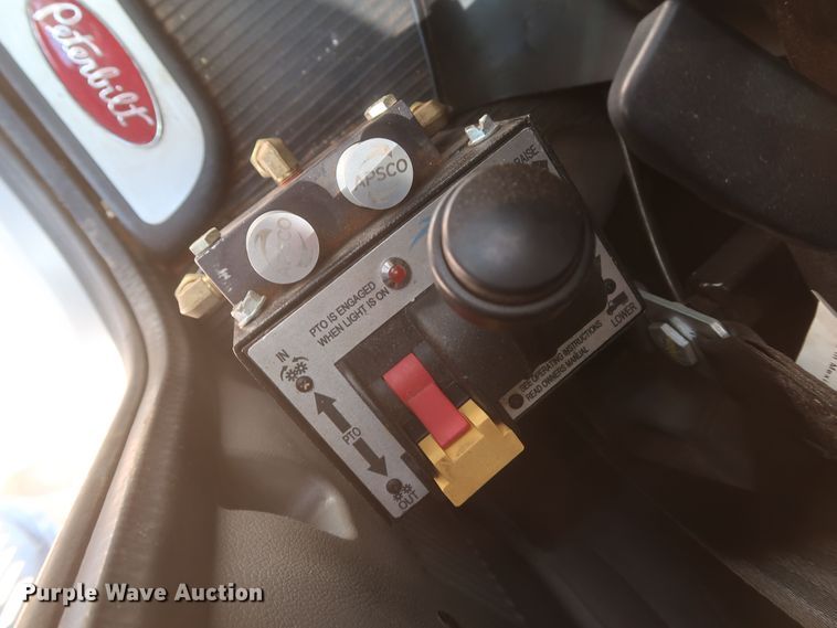 image for item DK3734 2021 Peterbilt 389  semi truck