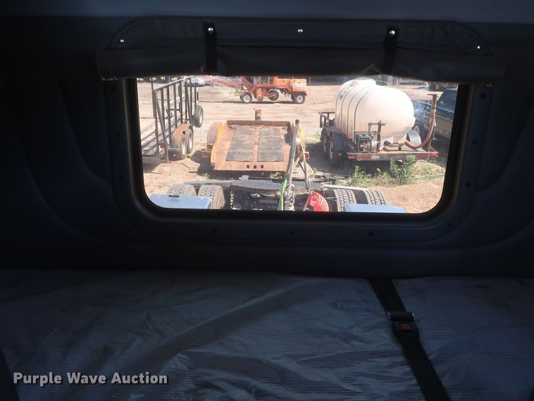 image for item DK3734 2021 Peterbilt 389  semi truck