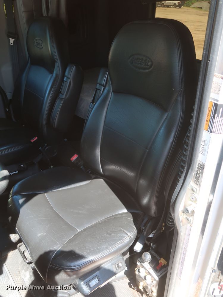 image for item DK3734 2021 Peterbilt 389  semi truck