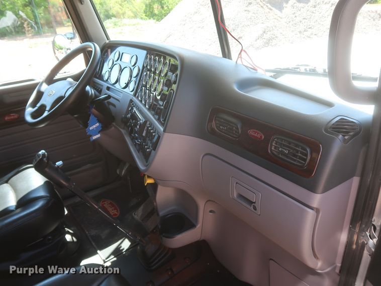 image for item DK3734 2021 Peterbilt 389  semi truck