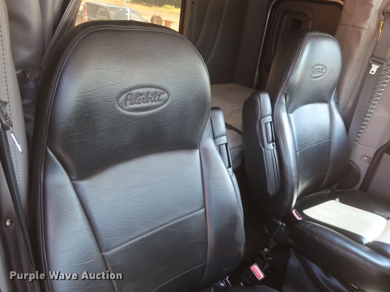 image for item DK3734 2021 Peterbilt 389  semi truck