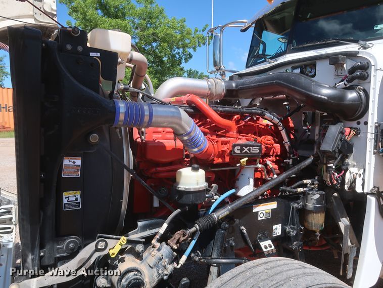 image for item DK3734 2021 Peterbilt 389  semi truck