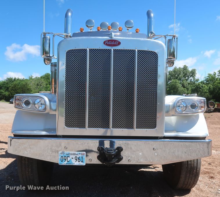 image for item DK3734 2021 Peterbilt 389  semi truck