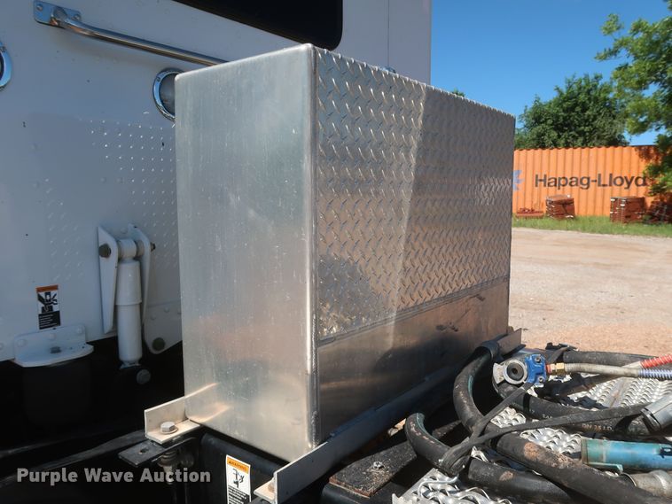 image for item DK3734 2021 Peterbilt 389  semi truck