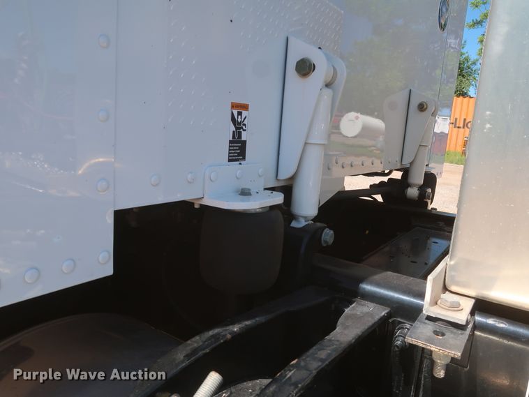 image for item DK3734 2021 Peterbilt 389  semi truck