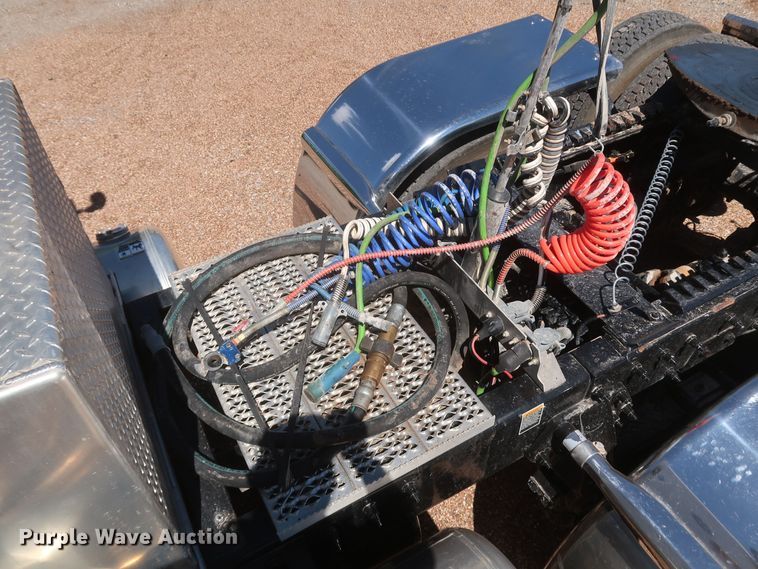 image for item DK3734 2021 Peterbilt 389  semi truck