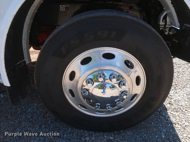 image for item DK3734 2021 Peterbilt 389  semi truck