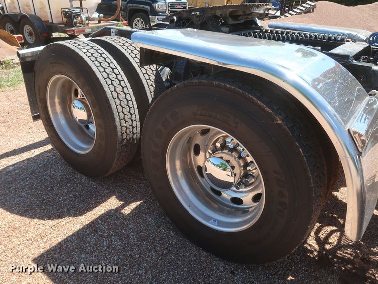 image for item DK3734 2021 Peterbilt 389  semi truck