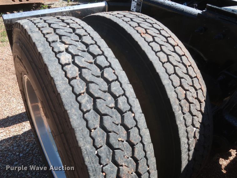 image for item DK3734 2021 Peterbilt 389  semi truck