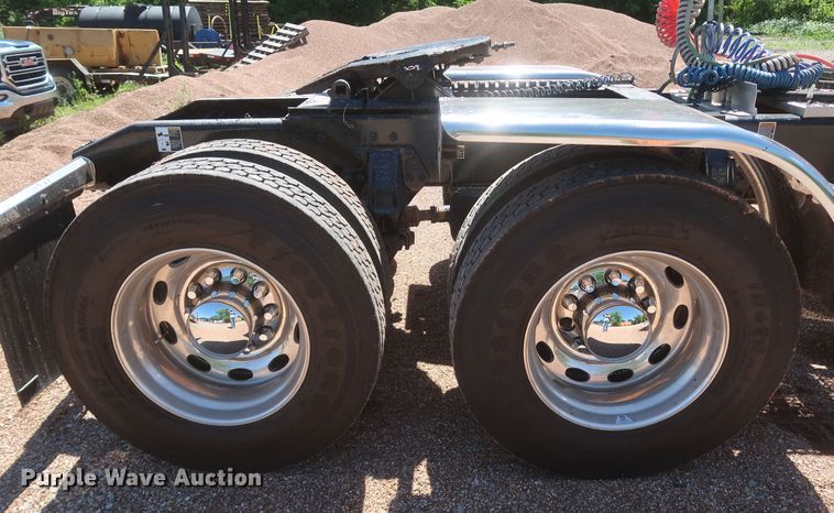 image for item DK3734 2021 Peterbilt 389  semi truck