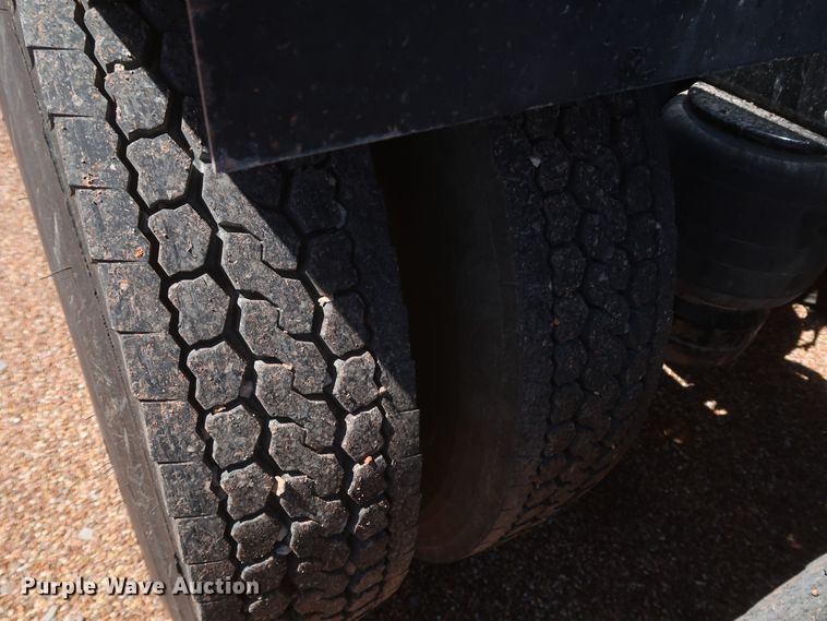 image for item DK3734 2021 Peterbilt 389  semi truck