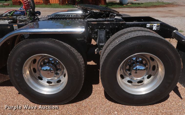 image for item DK3734 2021 Peterbilt 389  semi truck