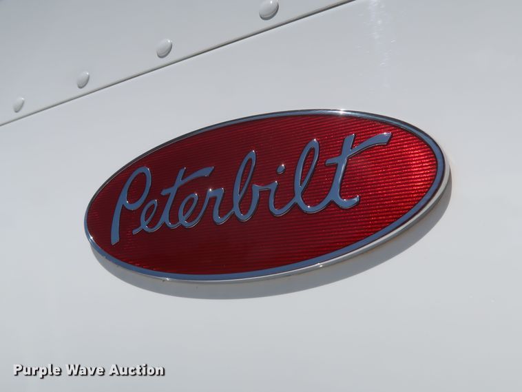 image for item DK3734 2021 Peterbilt 389  semi truck