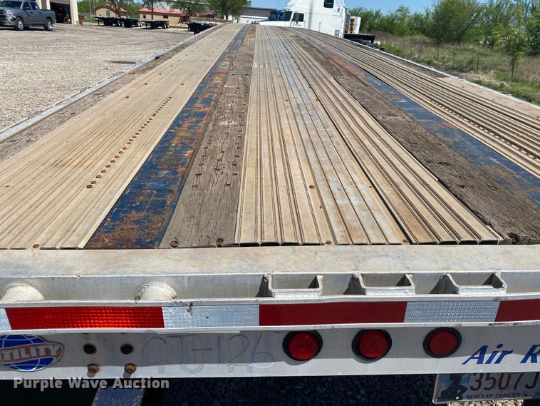image for item DM4093 2002 Utility Trailer MFG FLBD  flatbed trailer