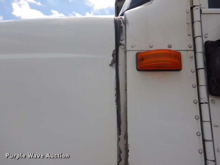 image for item DP4165 2007 International 5900i  semi truck