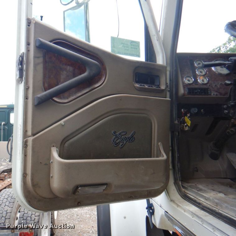 image for item DP4165 2007 International 5900i  semi truck