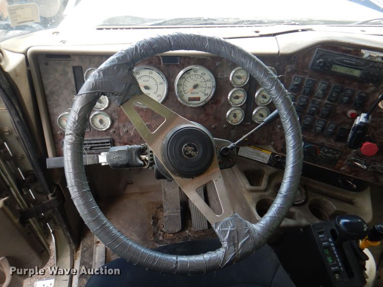 image for item DP4165 2007 International 5900i  semi truck