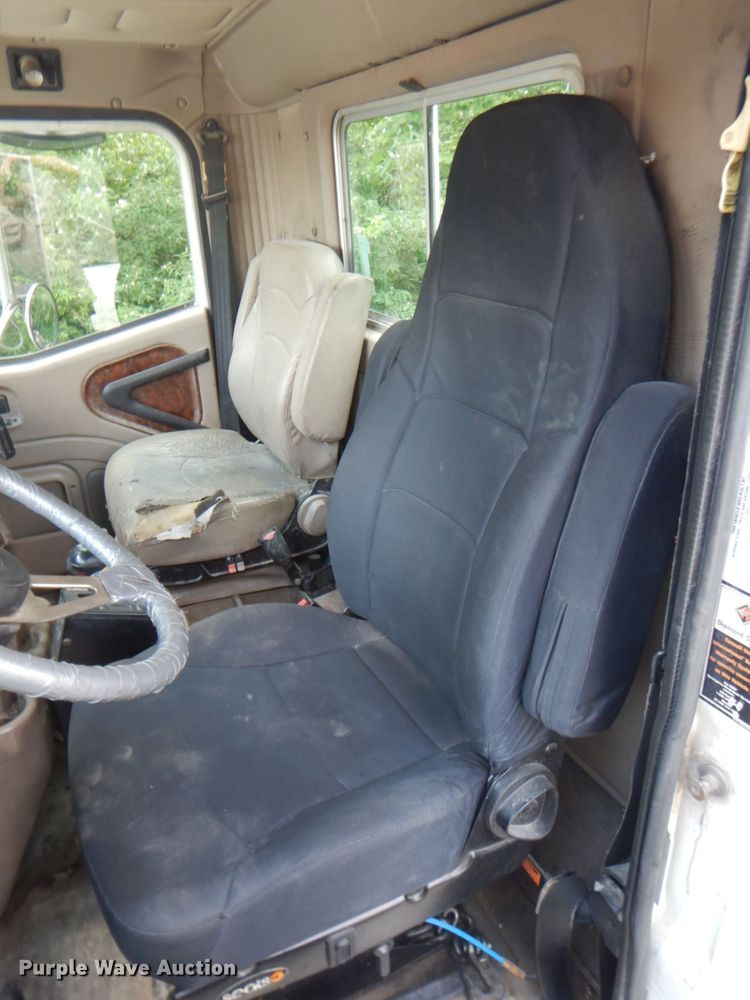 image for item DP4165 2007 International 5900i  semi truck