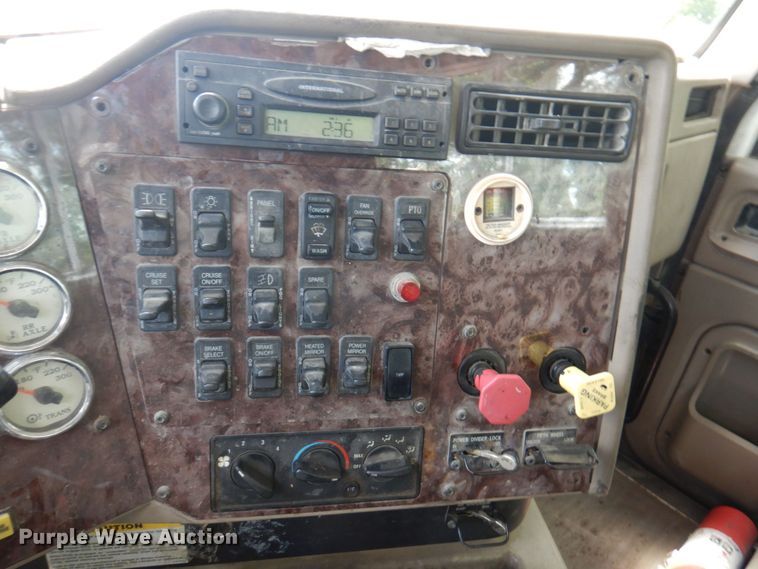 image for item DP4165 2007 International 5900i  semi truck