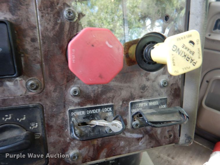 image for item DP4165 2007 International 5900i  semi truck