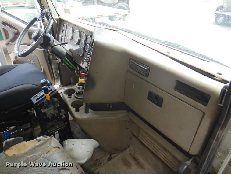 image for item DP4165 2007 International 5900i  semi truck