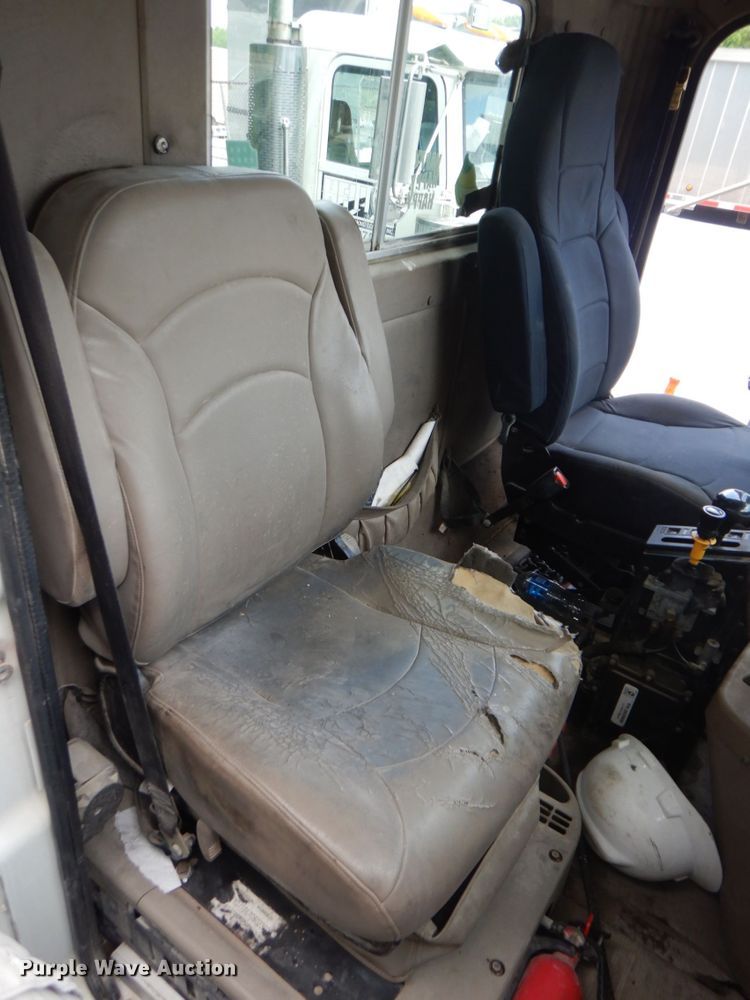 image for item DP4165 2007 International 5900i  semi truck