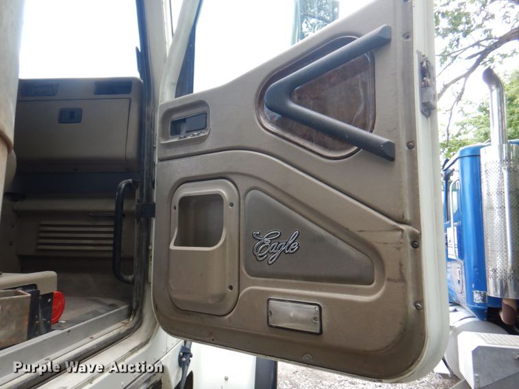 image for item DP4165 2007 International 5900i  semi truck