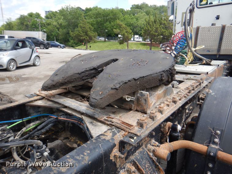 image for item DP4165 2007 International 5900i  semi truck