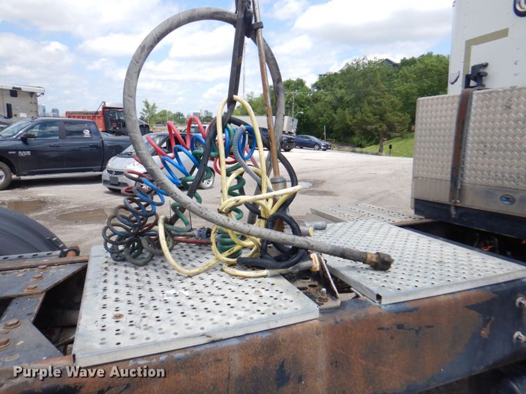 image for item DP4165 2007 International 5900i  semi truck