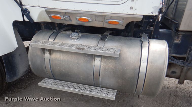 image for item DP4165 2007 International 5900i  semi truck